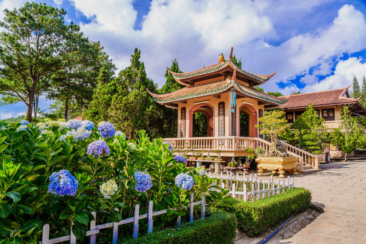 Буддийский монастырь в Далате. Фото: Take Photo / Shutterstock