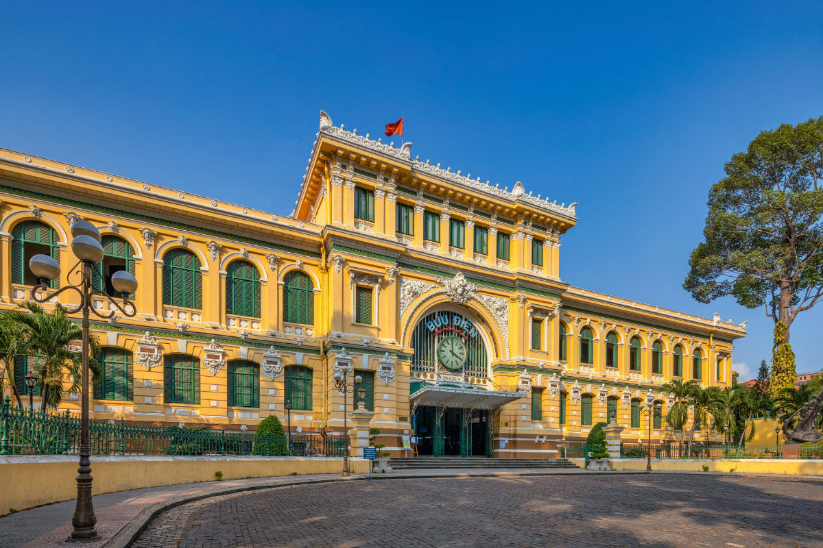 Центральное почтовое отделение Хошимина снаружи. Фотография: Nguyen Quang Ngoc Tonkin / Shutterstock