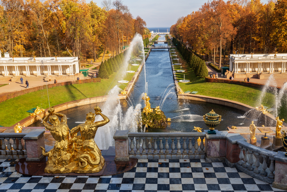 В 2022 году фонтаны Петергофа перестанут работать 18 октября. Источник: Yulia_B / Shutterstock