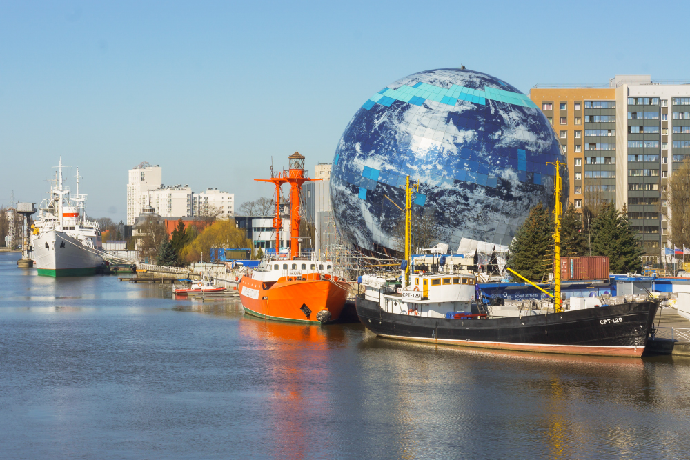 Глобус — это будущий экспозиционный корпус музея. В 2022 году его еще не открыли. Источник: Wirestock Creators / Shutterstock