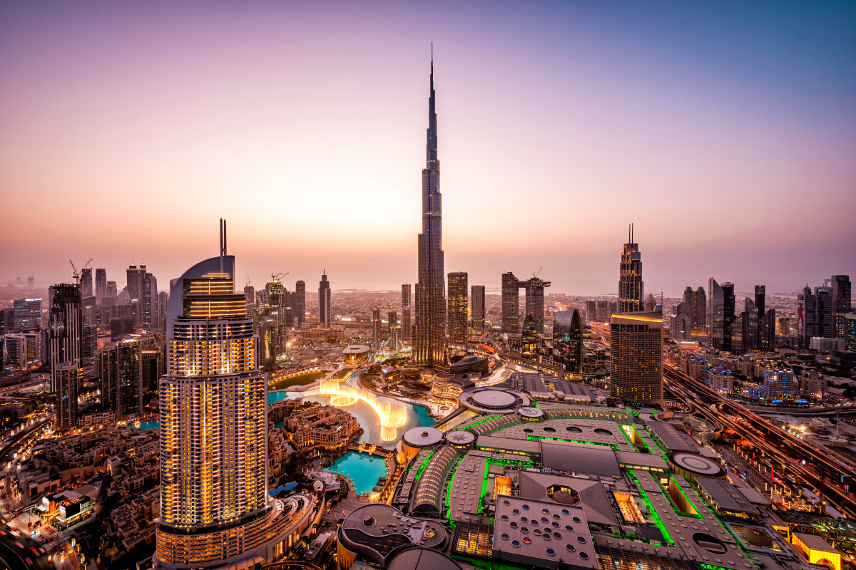 Бурдж-Халифа и другие небоскребы в Дубае. Источник: Mo Azizi / Shutterstock
