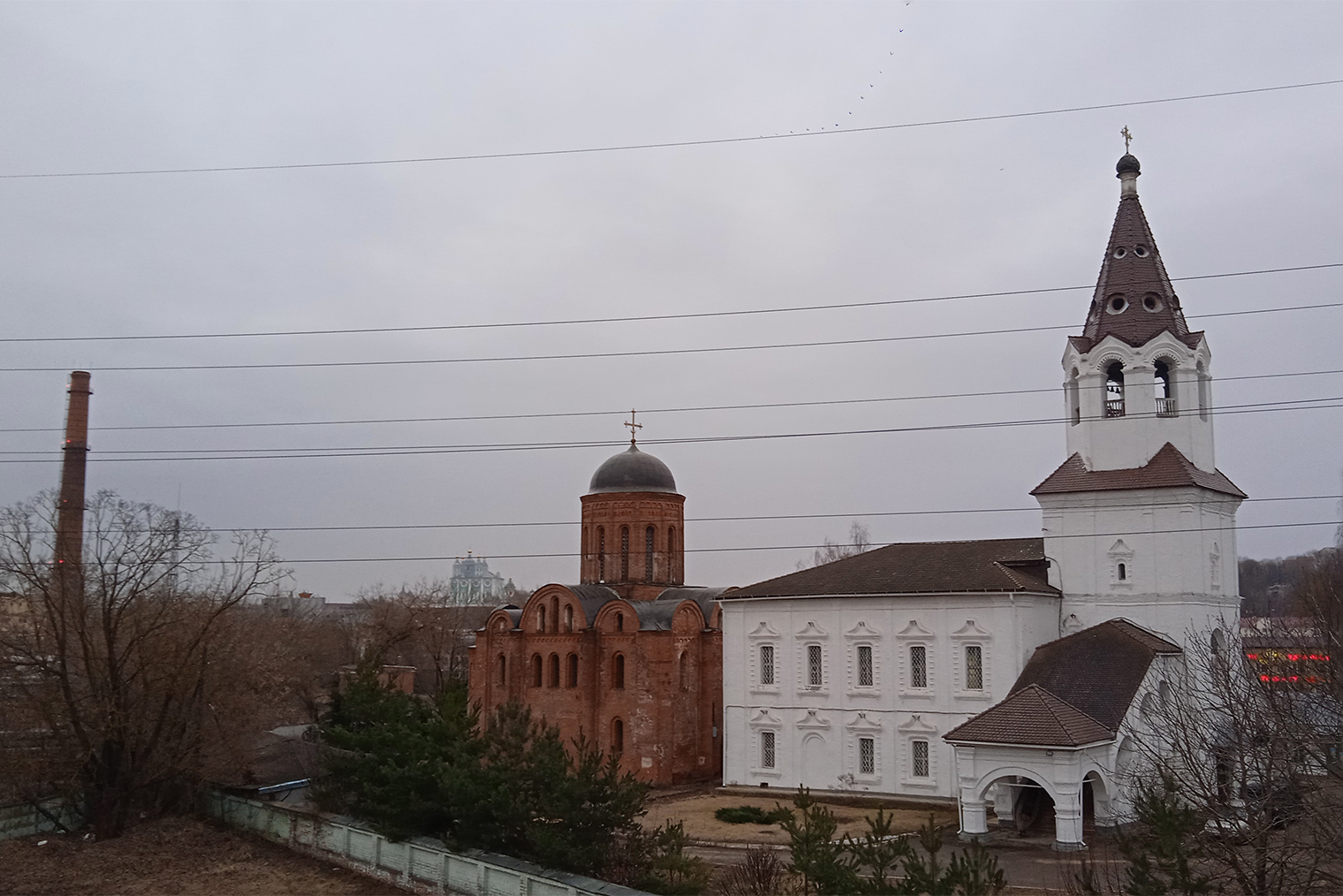 Вид с моста на Варваринскую церковь и церковь Петра и Павла