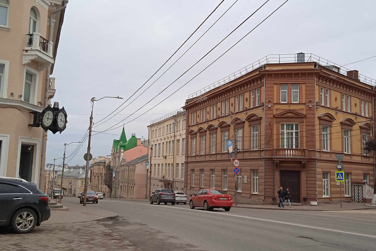 Перекресток улиц Большой Советской и Ленина