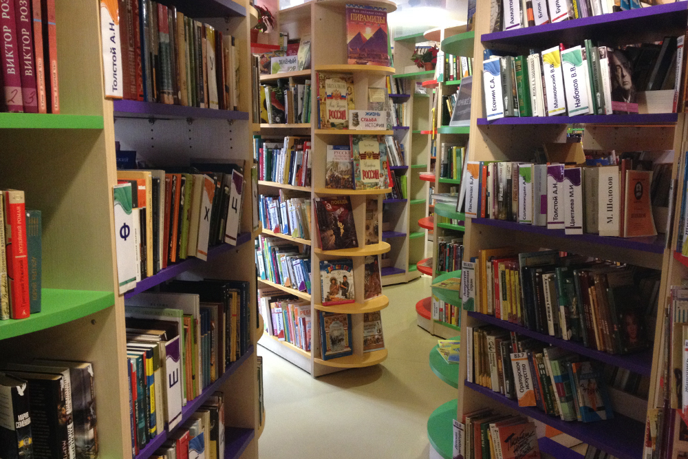 В детской библиотеке много новых книг и для взрослых: периодически я беру там что⁠-⁠нибудь для себя
