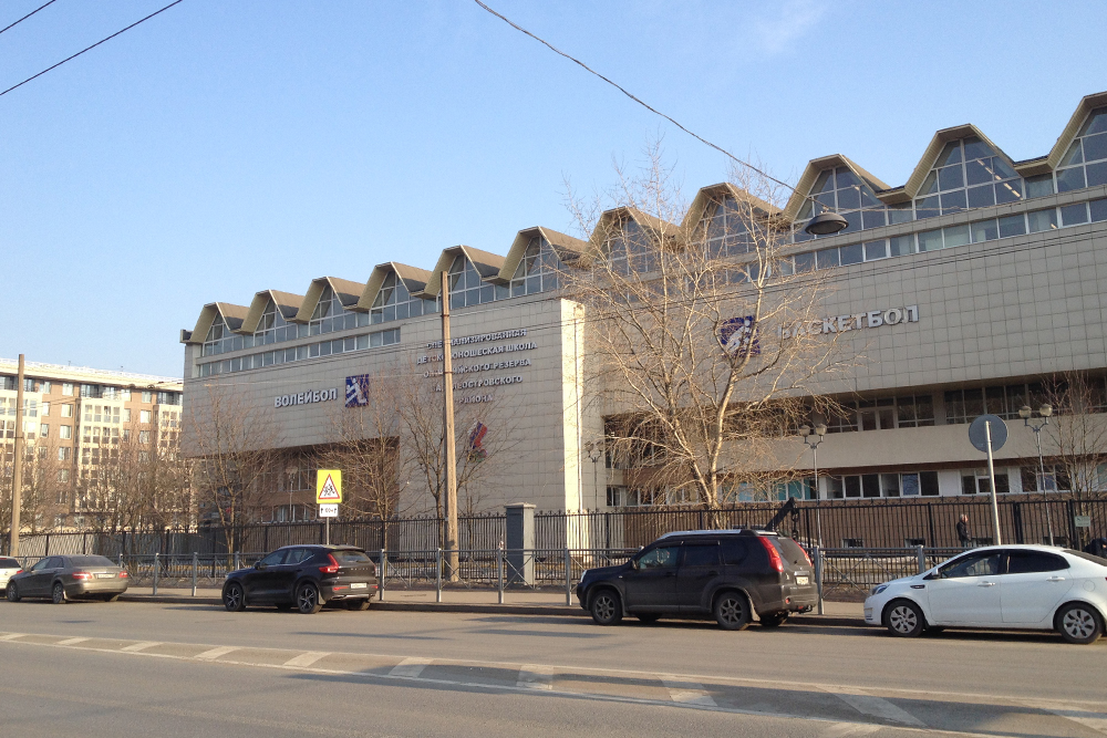 Специализированная детско-юношеская школа олимпийского резерва Василеостровского района находится в соседнем здании