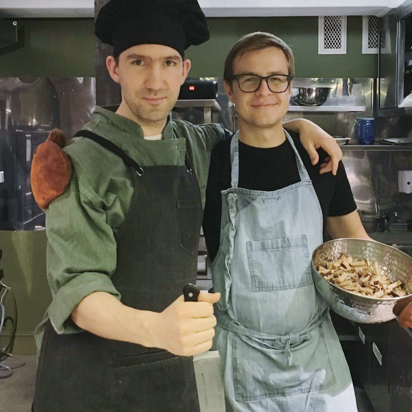 Мы с шефом «Рихтера» Иваном Дубковым на кухне