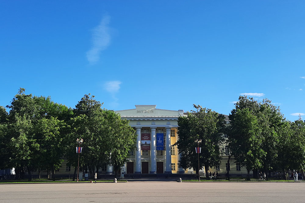 В 1862 году в здании современного Музея изобразительных искусств проходили главные торжества по случаю празднования Российской государственности