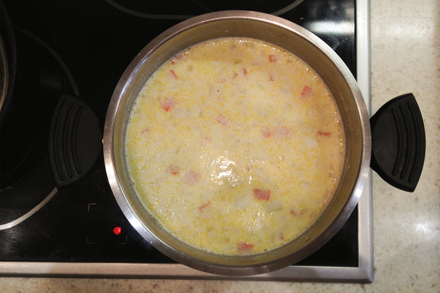 Суп после добавления молока — кремовую консистенцию придадим ему позже