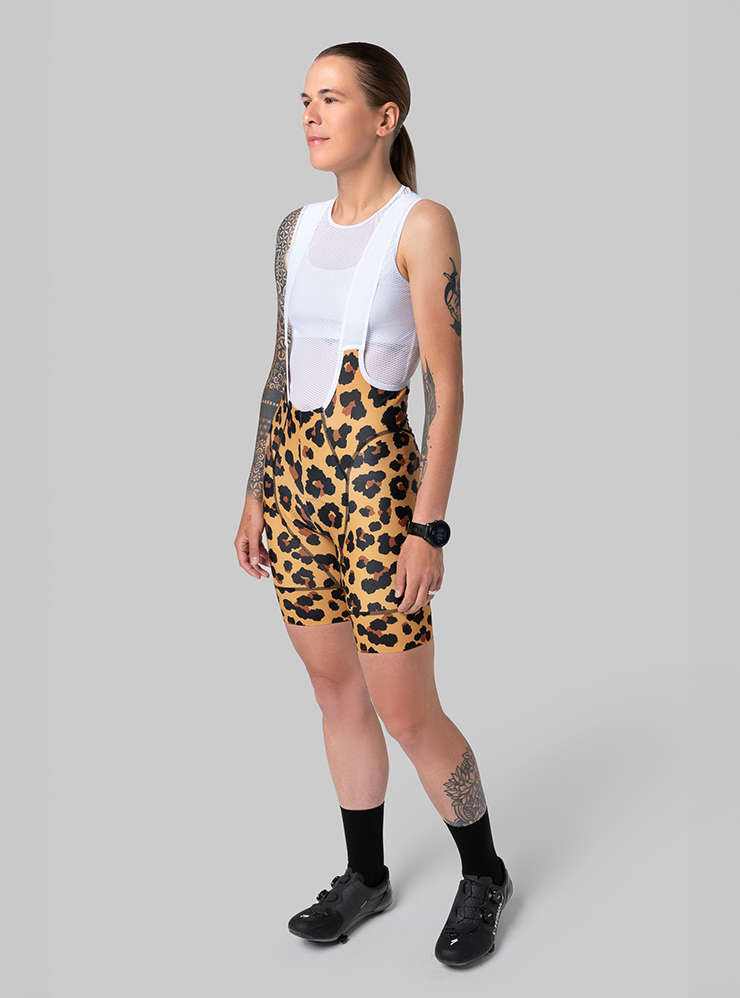 Женские велотрусы Leopard. Обычно наша экипировка — со сдержанным дизайном и в однотонных цветах. Но время от времени мы выпускаем лимитированные коллекции. Леопардовые велотрусы — это одна из таких лимиток этого года