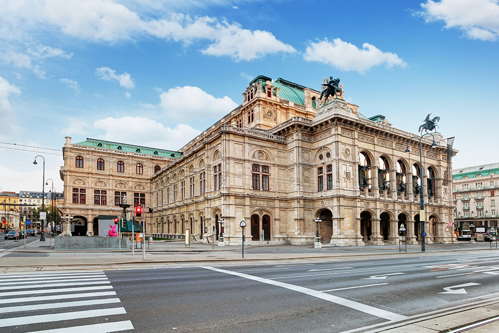 Здание Венской оперы. Фотография: TTstudio / Shutterstock