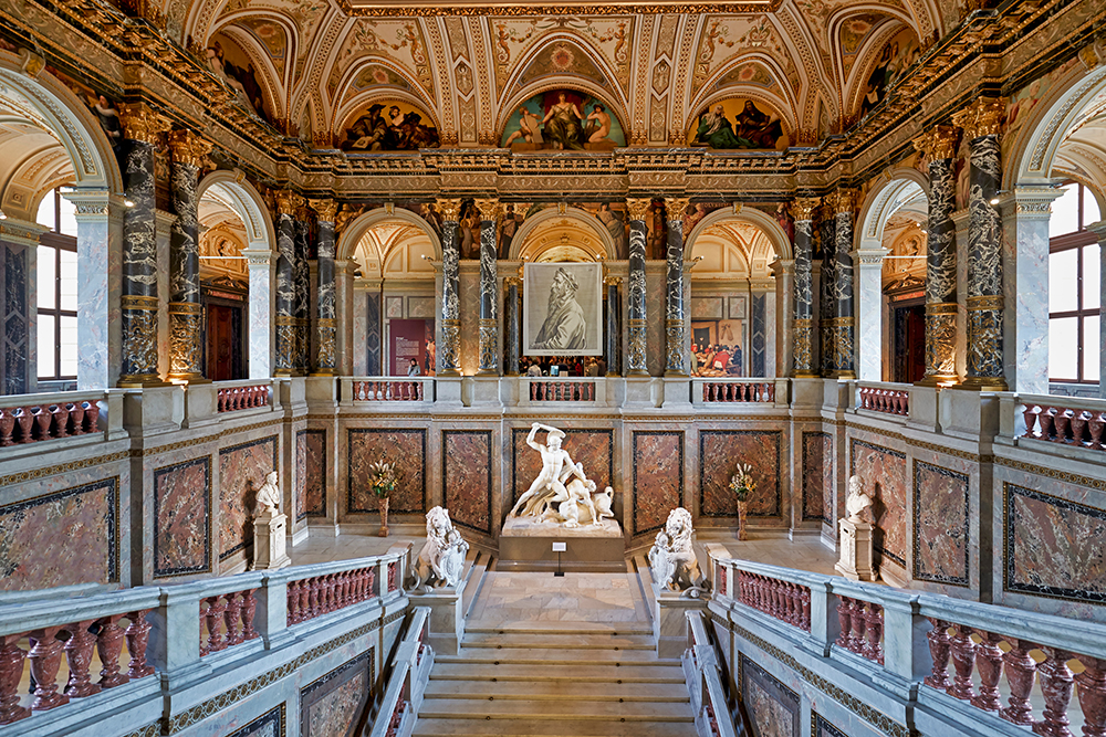 Музей истории искусств стоит посетить хотя бы ради роскошных интерьеров. Фотография: marcobrivio.photography / Shutterstock