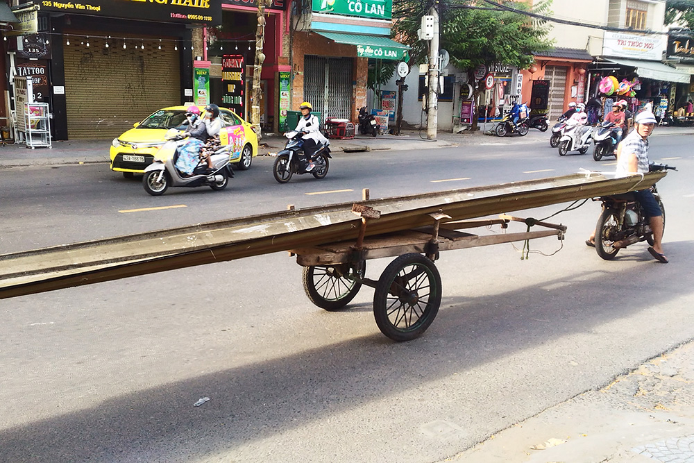 Если у вьетнамца есть байк и тележка, то для него нет ничего невозможного