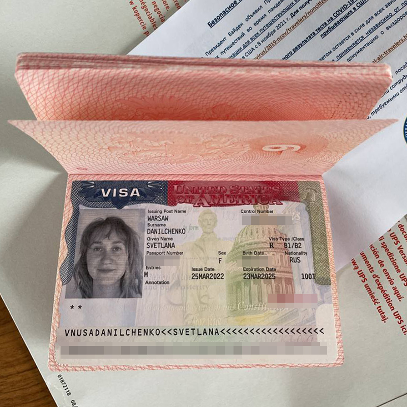 Это фото сделал друг, которому привезли мой паспорт с визой