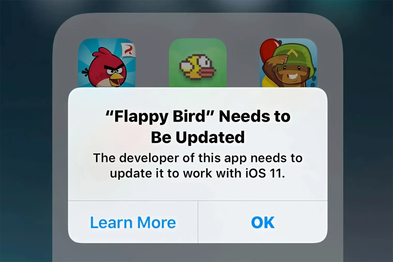 Если приложение несовместимо с версией iOS, на экране iPhone появится подобное уведомление. © Т⁠—⁠Ж