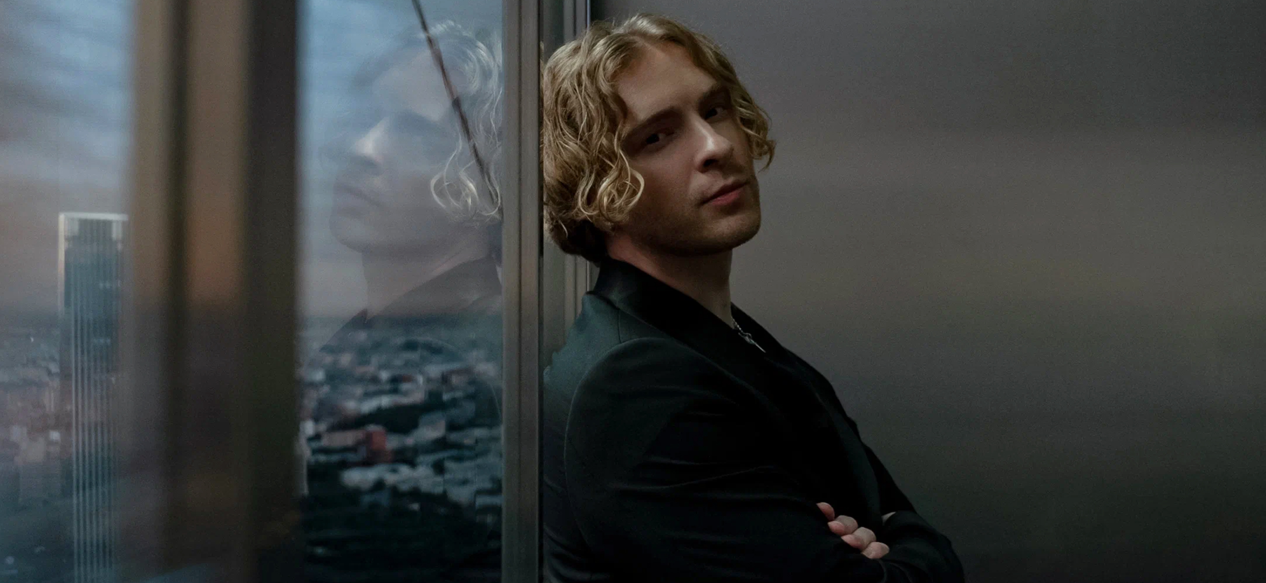 «Вниз»: 3 причины пропустить триллер с Егором Кридом о застрявшей в лифте парочке