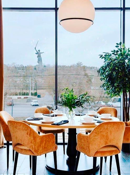 У ресторана «Победа» красивые залы с видом на Мамаев курган: Фото: @pobeda_restoran