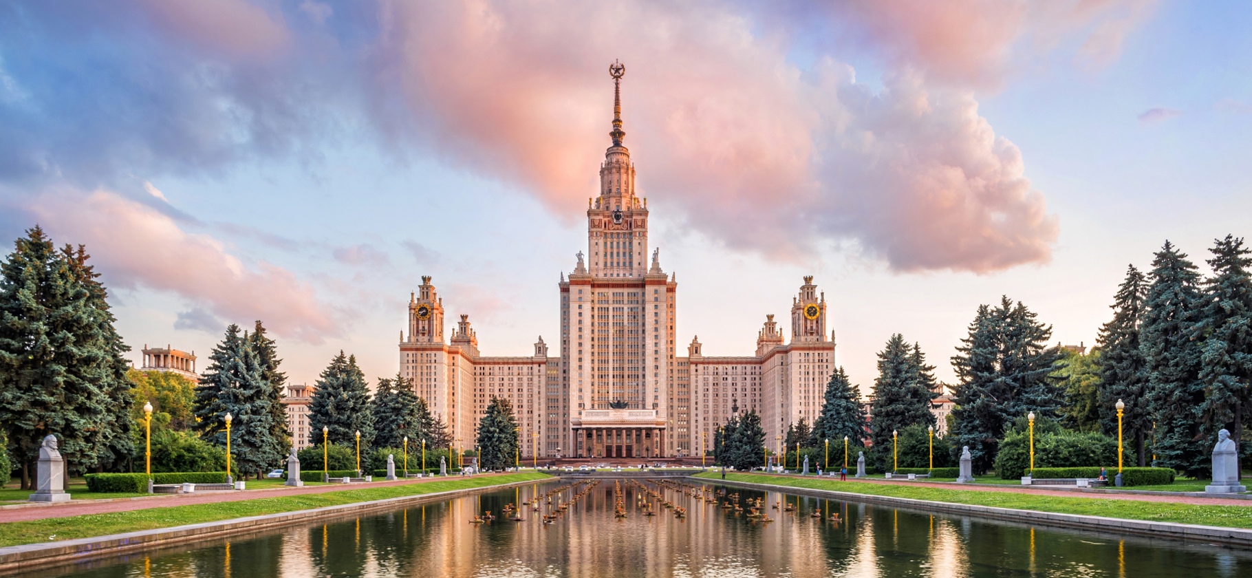 Прокатиться над Москвой-рекой к МГУ и увидеть панораму города: чем заняться на Воробьевых горах