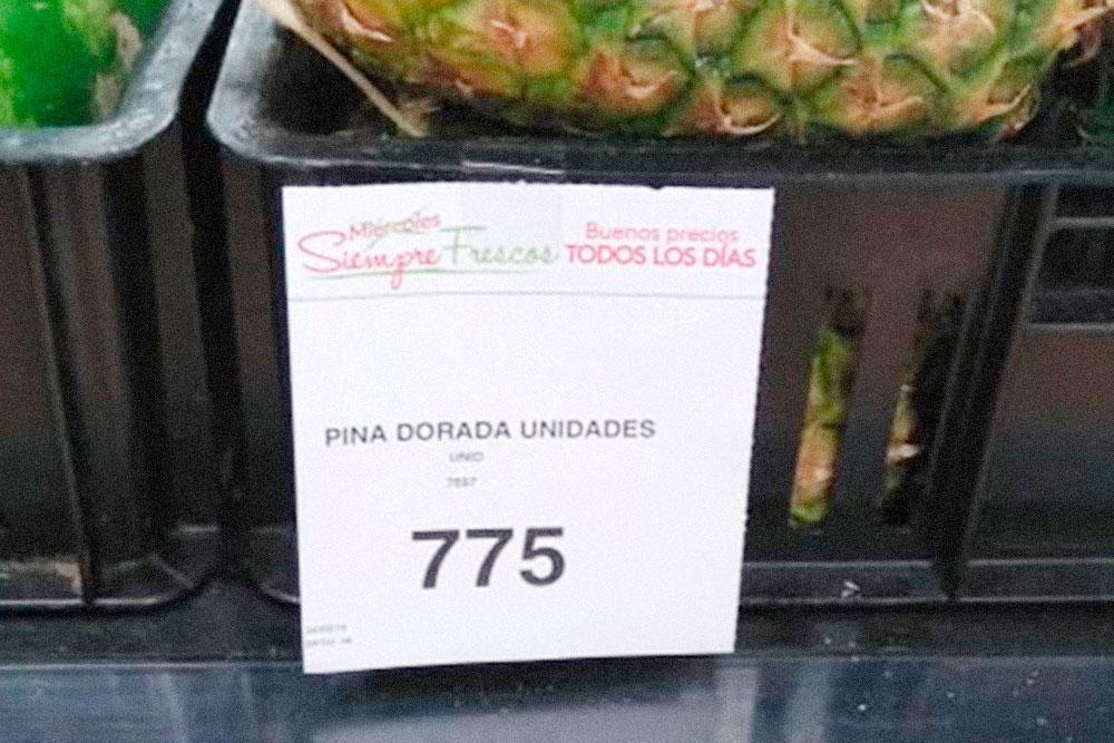 В супермаркете цены чуть выше, чем на рынках. Цена за штуку на ценнике обозначается uno, за килограмм — kilo