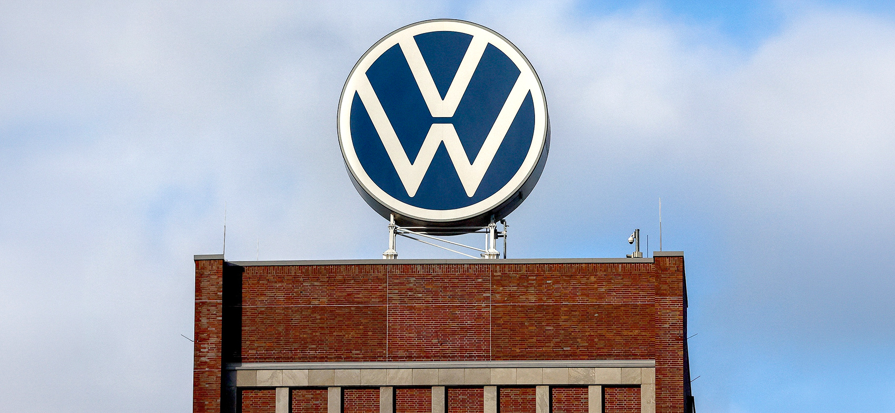 Volkswagen планирует сократить десятки тысяч сотрудников: как немецкий концерн оказался в кризисе