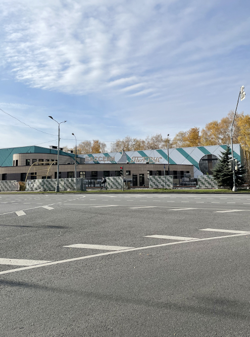 Спортивный комплекс «Парус» расположен возле Жулебинского лесопарка. Идет реконструкция прилегающей территории