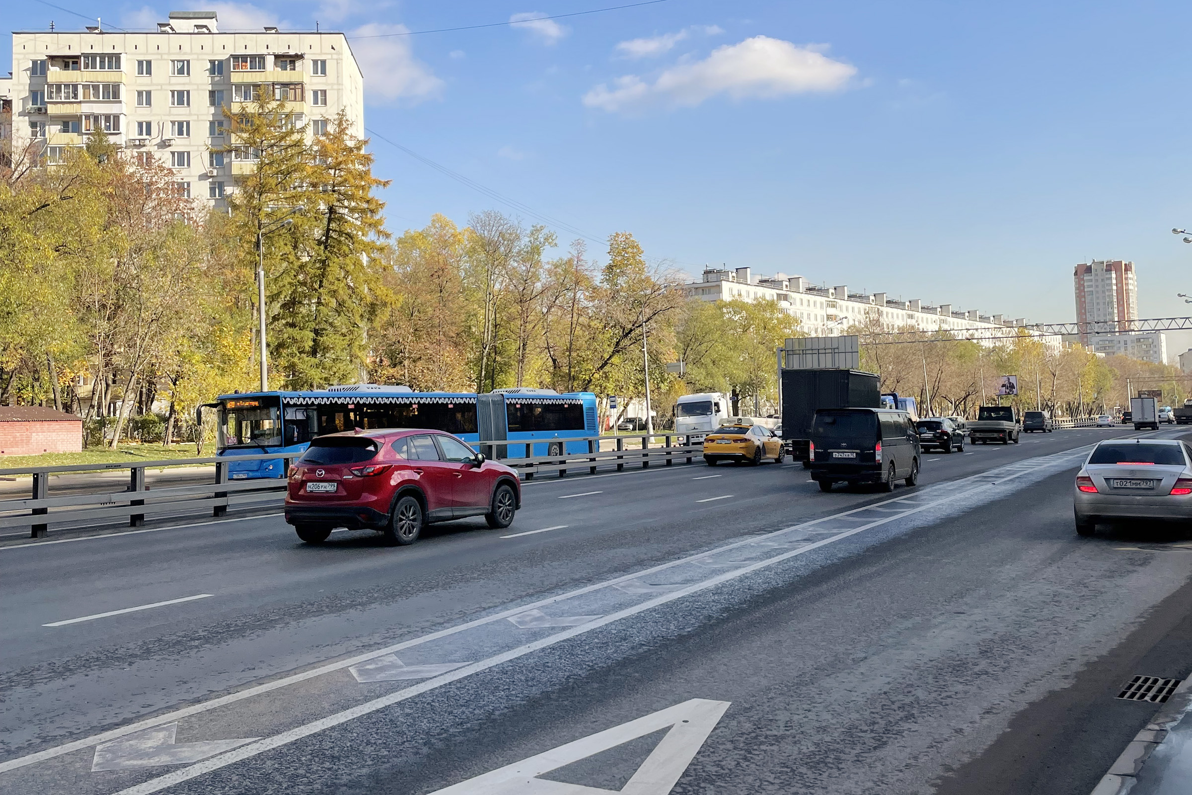 Выделенная полоса для общественного транспорта на Рязанском проспекте