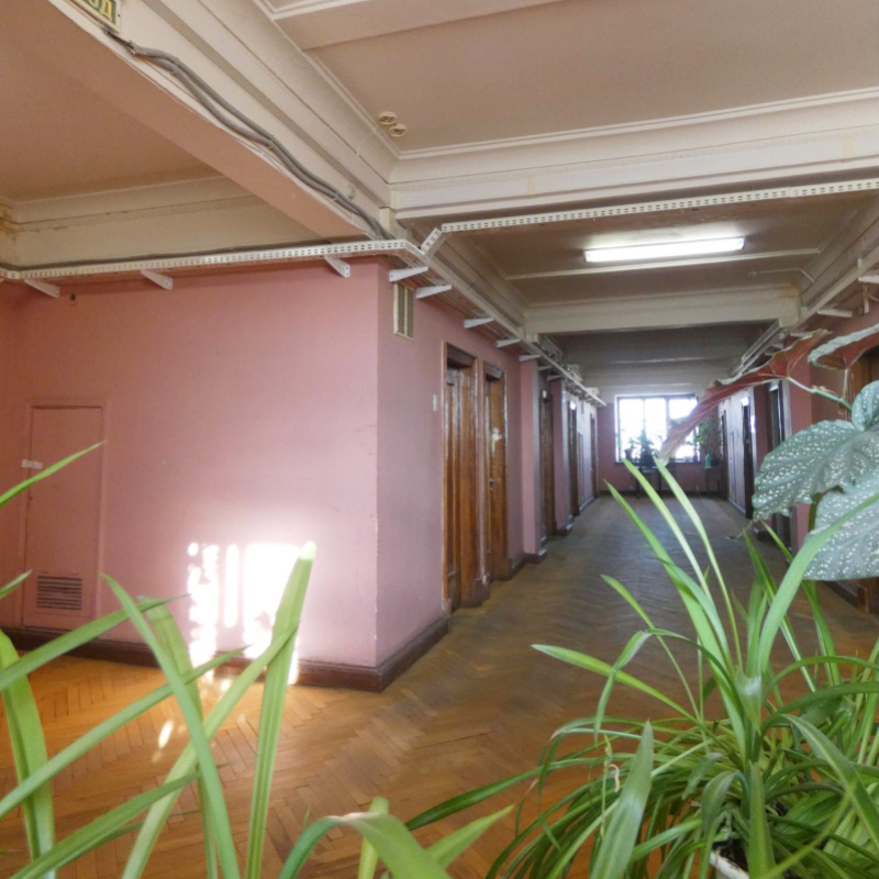 На каждом этаже общежития ГЗ МГУ находится 36⁠—⁠60 блоков