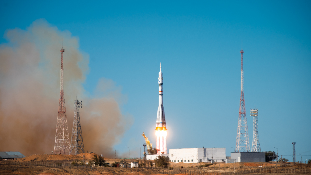 Для полета выбрали космический корабль «Союз МС⁠-⁠19». Источник: Yellow, Black and White