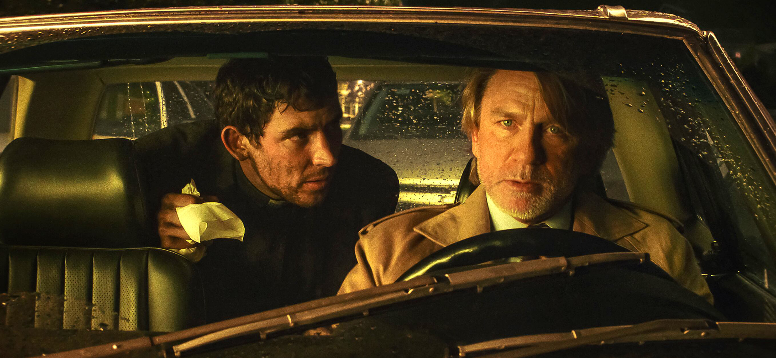 «Достать ножи: Вос­крешение покой­ника» — утомитель­ный детектив о рели­гии, сокровищах и злых видеоблоге­рах