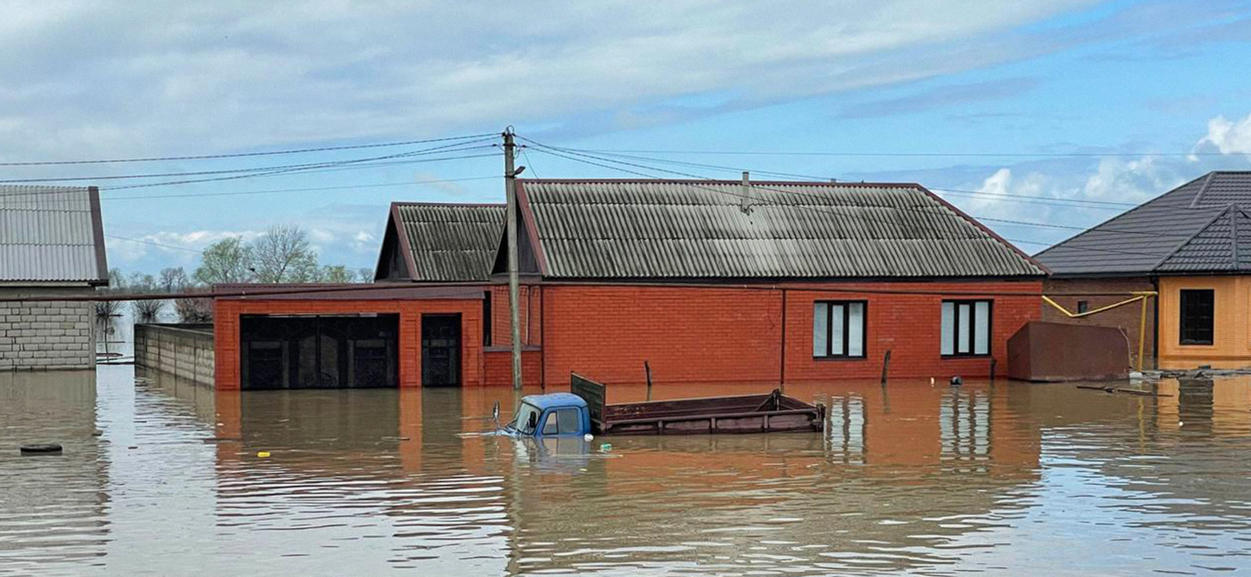 В Дагестане — силь­ное наводнение из⁠-⁠за ​ливней: к чему это привело и как в регионе борются с последствиями