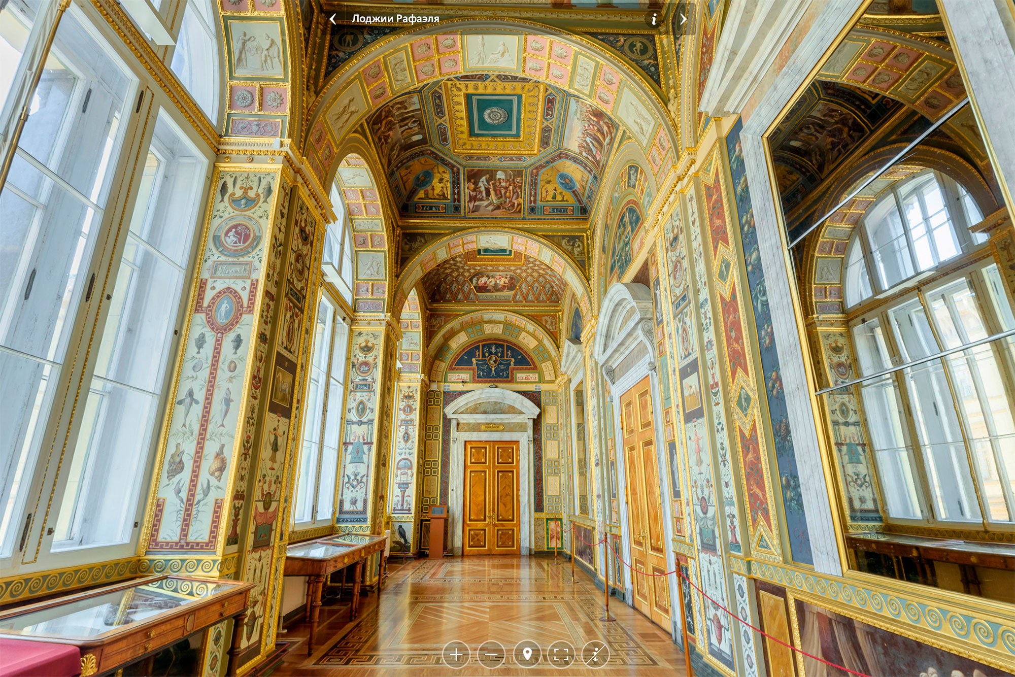 Когда будете прогуливаться по музею, советую рассмотреть интерьеры залов, например Лоджии Рафаэля