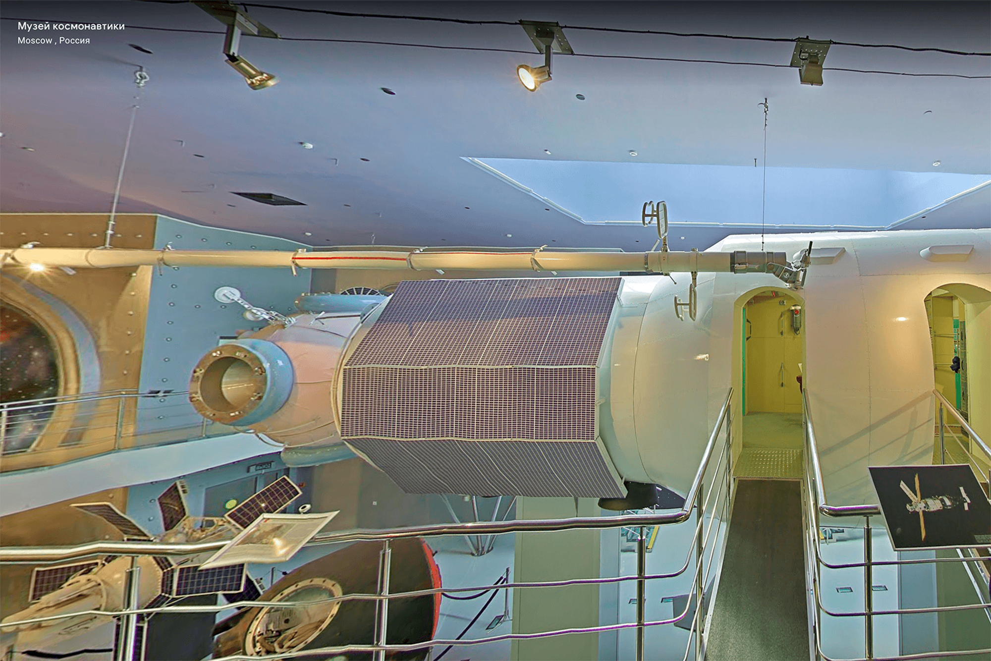 Макет блока станции «Мир» — самый популярный экспонат музея. С него начинается виртуальный тур