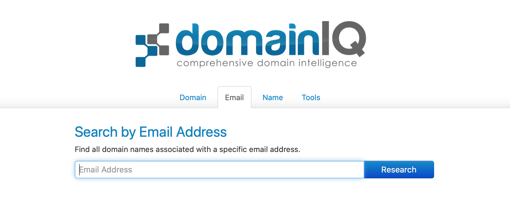 Чтобы найти сайты по адресу электронной почты на DomainIQ, надо перейти во вкладку Email