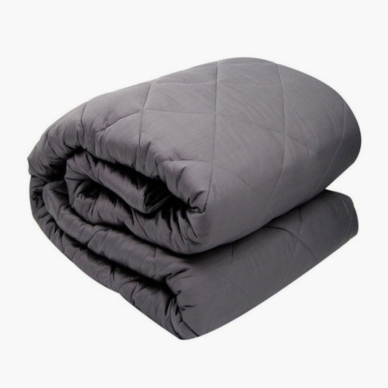 А такое одеяло весом 9 кг стоит 7300 ₽. Источник: wildberries.ru