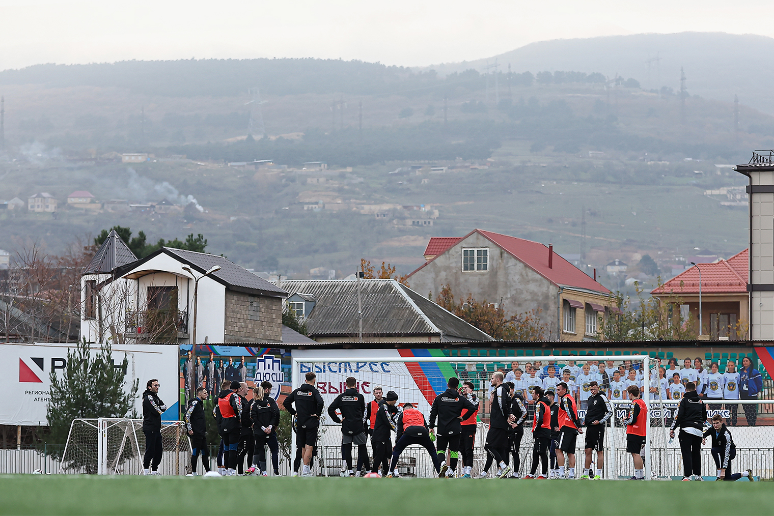 Сборная Медиалиги на тренировке в Махачкале. Источник: сообщество Winline Media Football League во «Вконтакте»