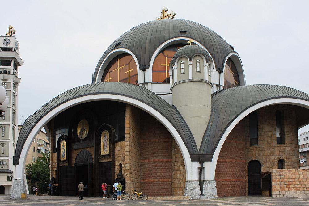 Собор Святого Климента Охридского, достроенный в 1990 году, вмещает до 6 тысяч человек. Фото: Anne Czichos / Shutterstock