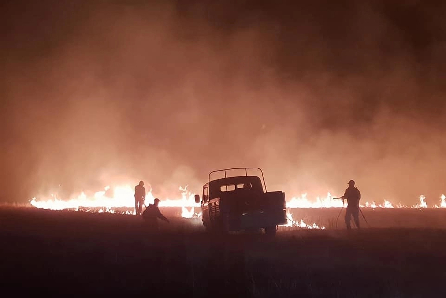 Тушение степного пожара с машиной УАЗ⁠-⁠фермер