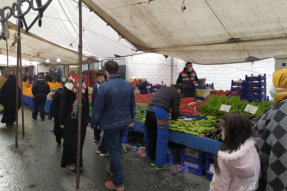 Рынок в Бакыркёе