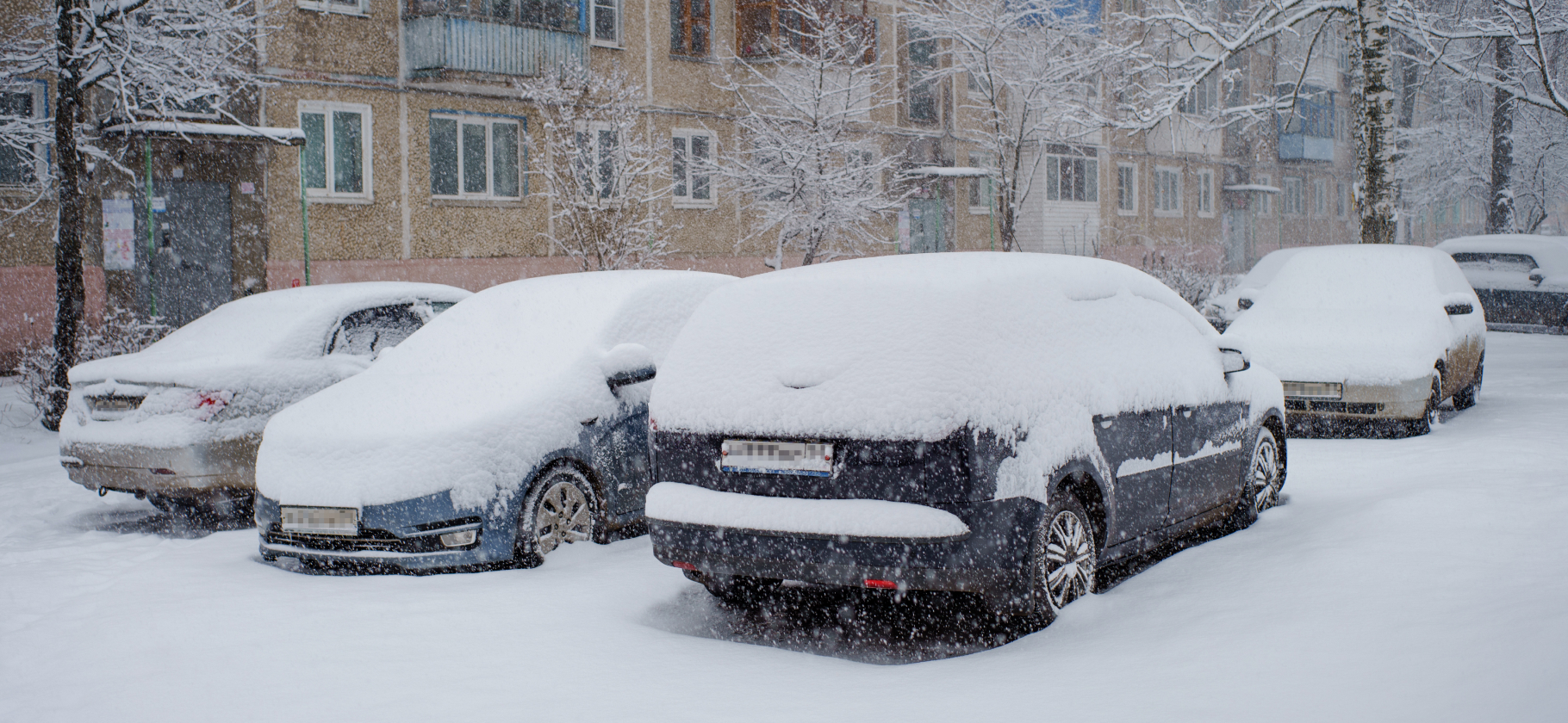 «Чаще находятся свободные сугро­бы»: 6 способов решить проблему зимней пар­ковки