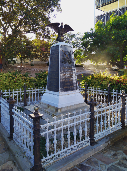 Kriegerdenkmal напоминает о колониальном прошлом