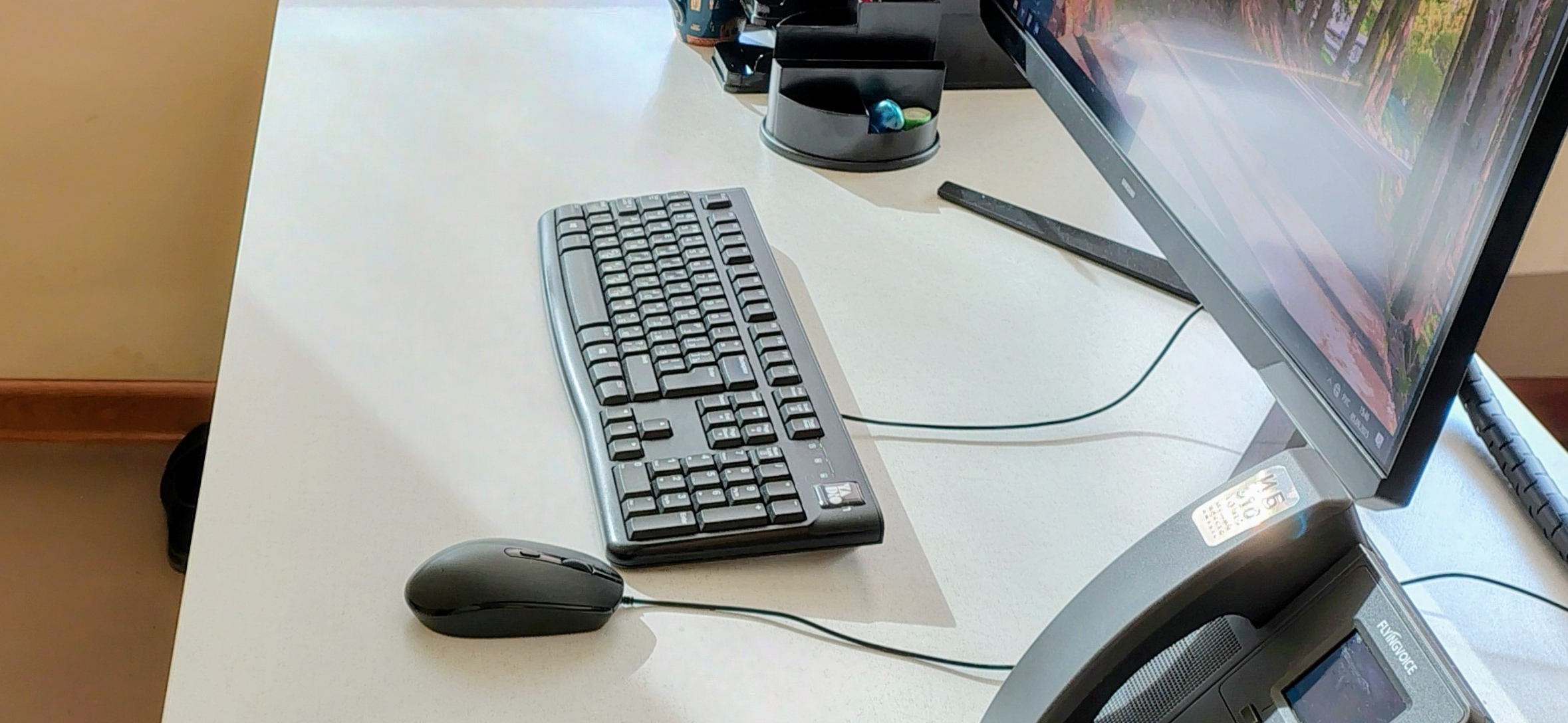 Рабочее место: чистый стол руководителя службы информационной безопасности