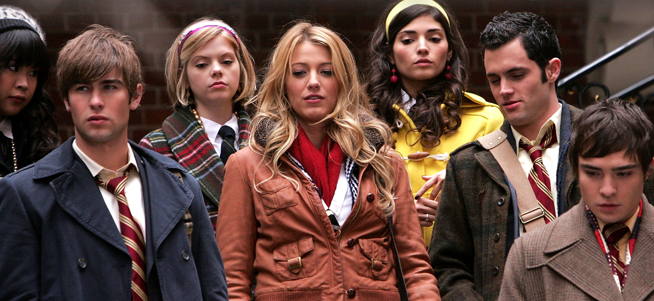 «Сплетнице» 18 лет: как сериал о богатых подростках предска­зал эпоху соцсе­тей и изменил теле­видение