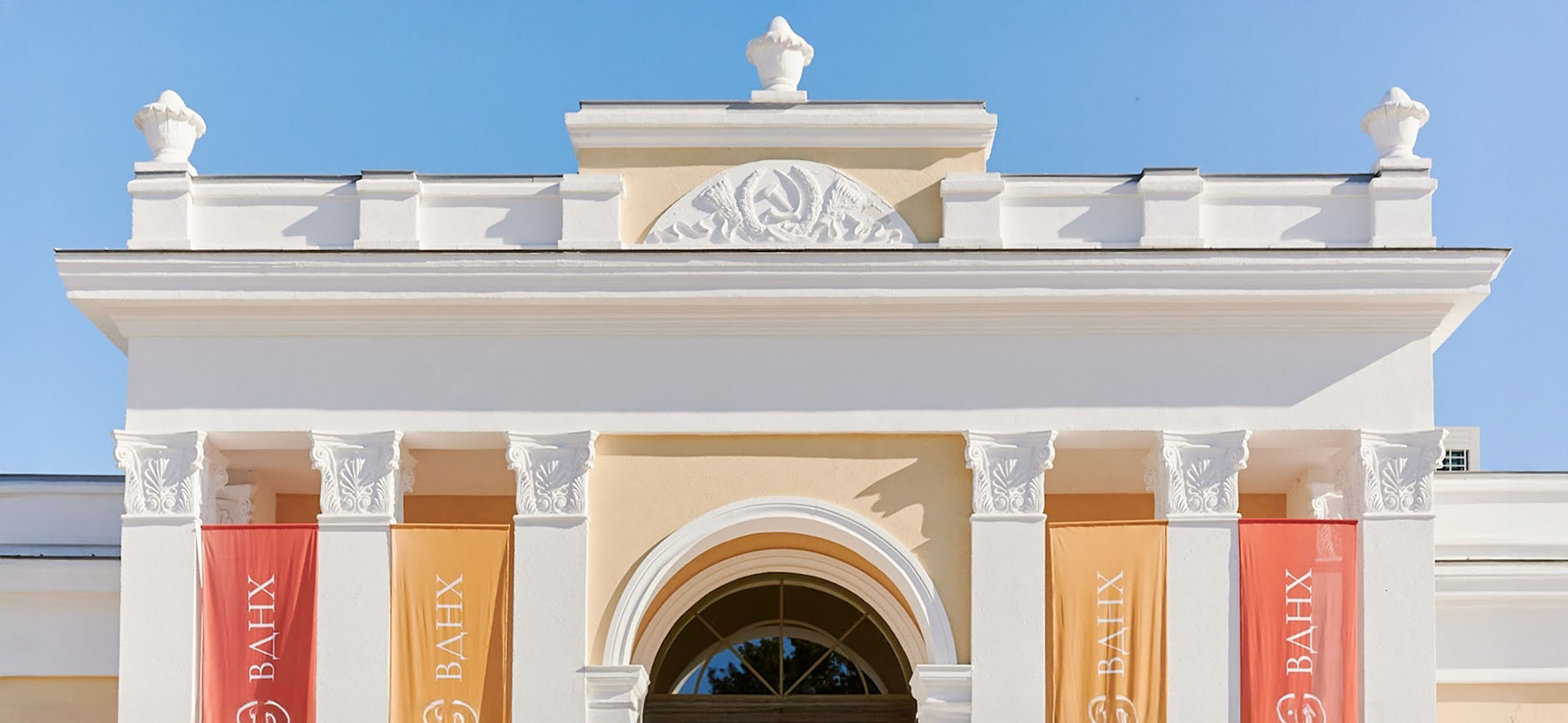 Дом бильярда, музей Курехина и калитка эмира: 11 знаковых реконструкций 2025 года, которыми мы гордимся