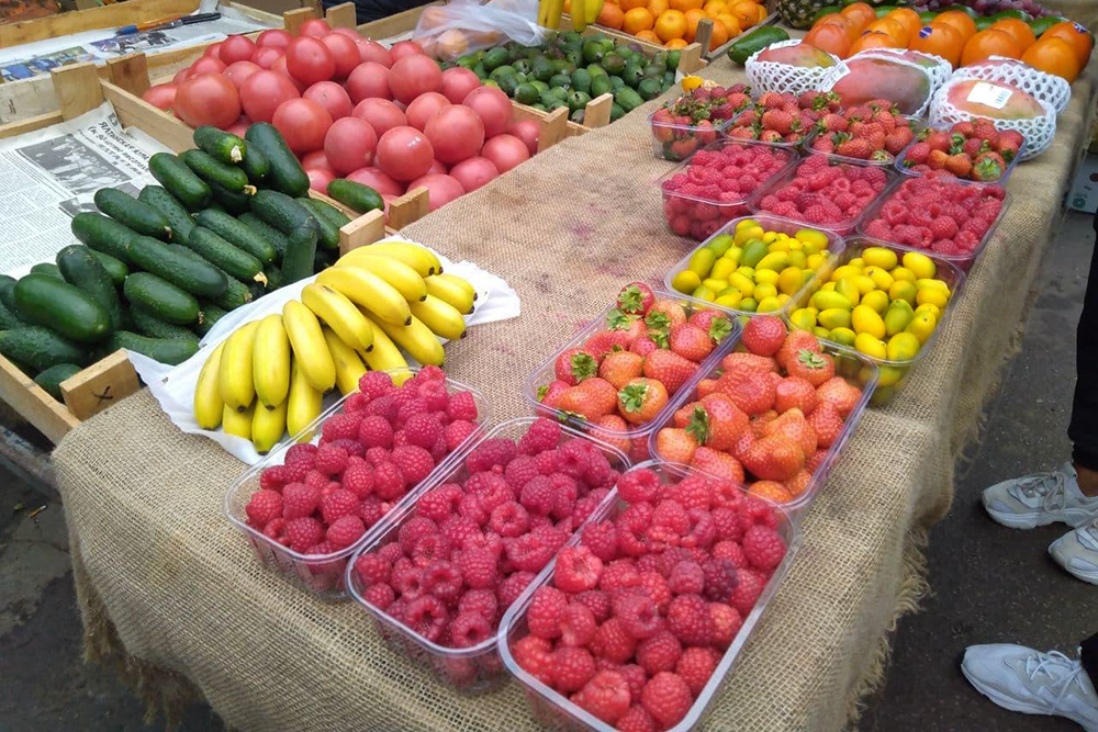 Овощи и фрукты на центральном рынке