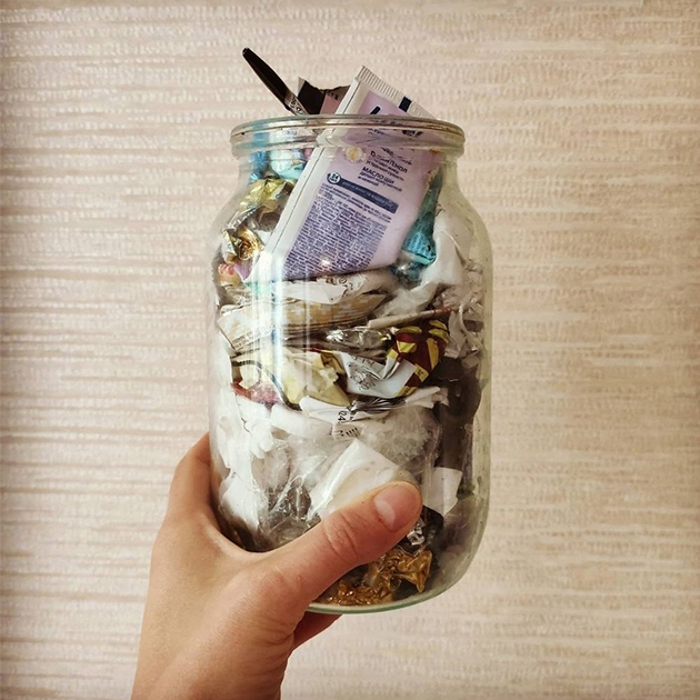 Так выглядела моя банка. В нее попадало то, что нельзя переработать: фольгированная упаковка, ручки и списанные маркеры, что-то медицинское — шприцы, пластыри после сдачи крови или упаковки от капель. © Личный архив героини