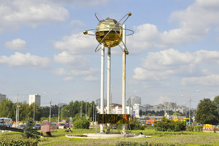 Новая стела «Мирный атом» возведена напротив МИЭТ. Источник: netall.ru