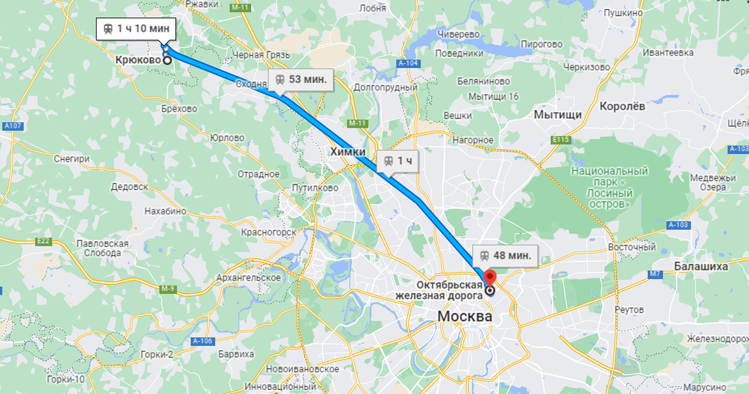 Поездка от Крюкова до Москвы на обычной электричке стоит 150 ₽ и занимает 45⁠—⁠55 минут. На «Ласточке» можно доехать примерно за 30 минут и за 250 ₽. «Ласточка» останавливается только на станциях Сходня и Химки. Источник: google.ru