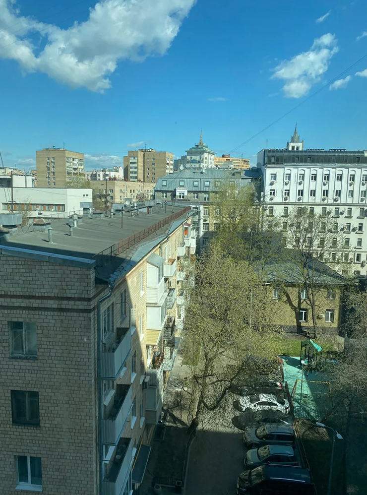 Из моего окна вдалеке видно здание МИДа на Смоленской