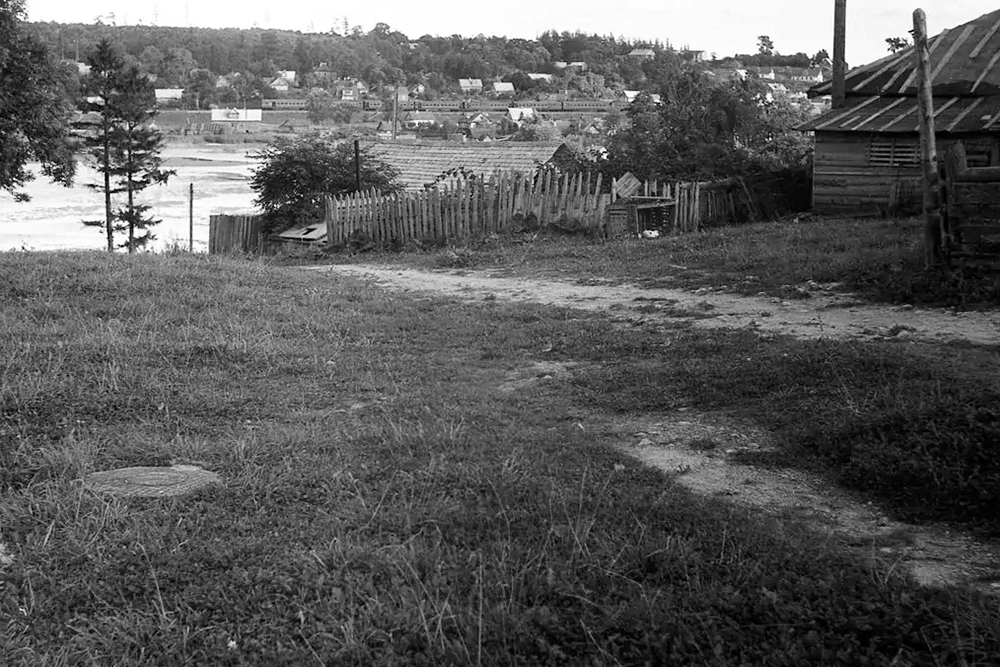 Раньше Виллози был деревней. На этом фото 1961 года открывается вид на ее часть и Дудергофское озеро. Источник: pastvu.com