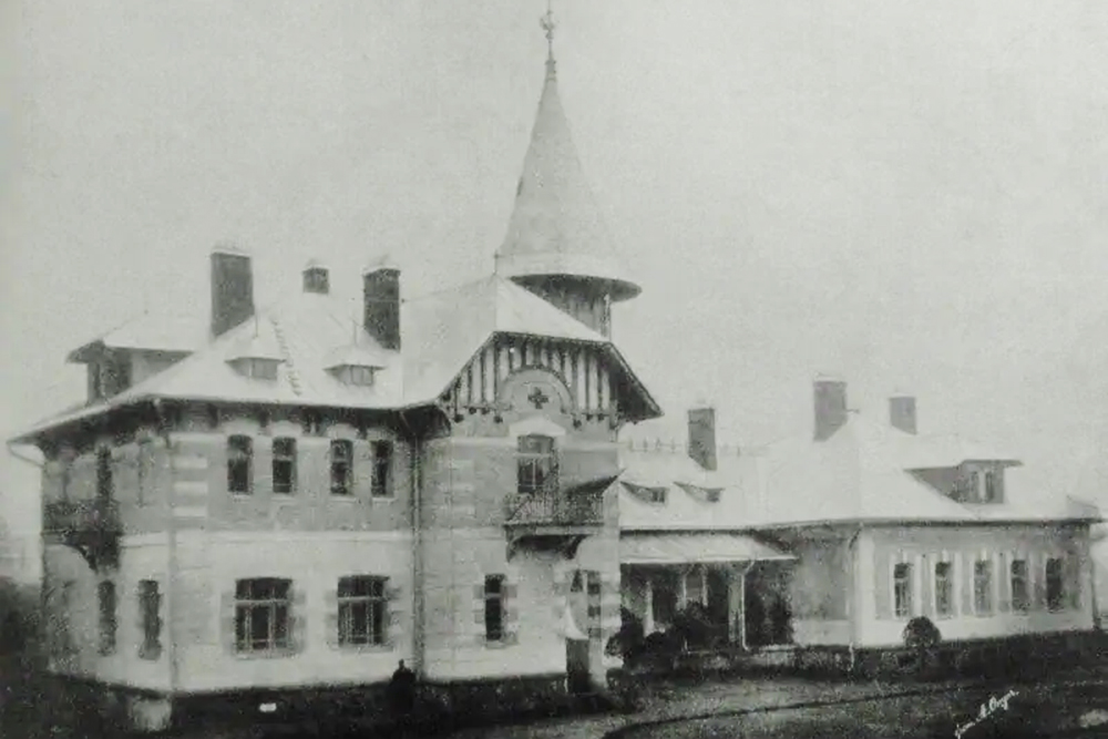 Так больница выглядела сразу после постройки — в 1902 году. Источник: pastvu.com