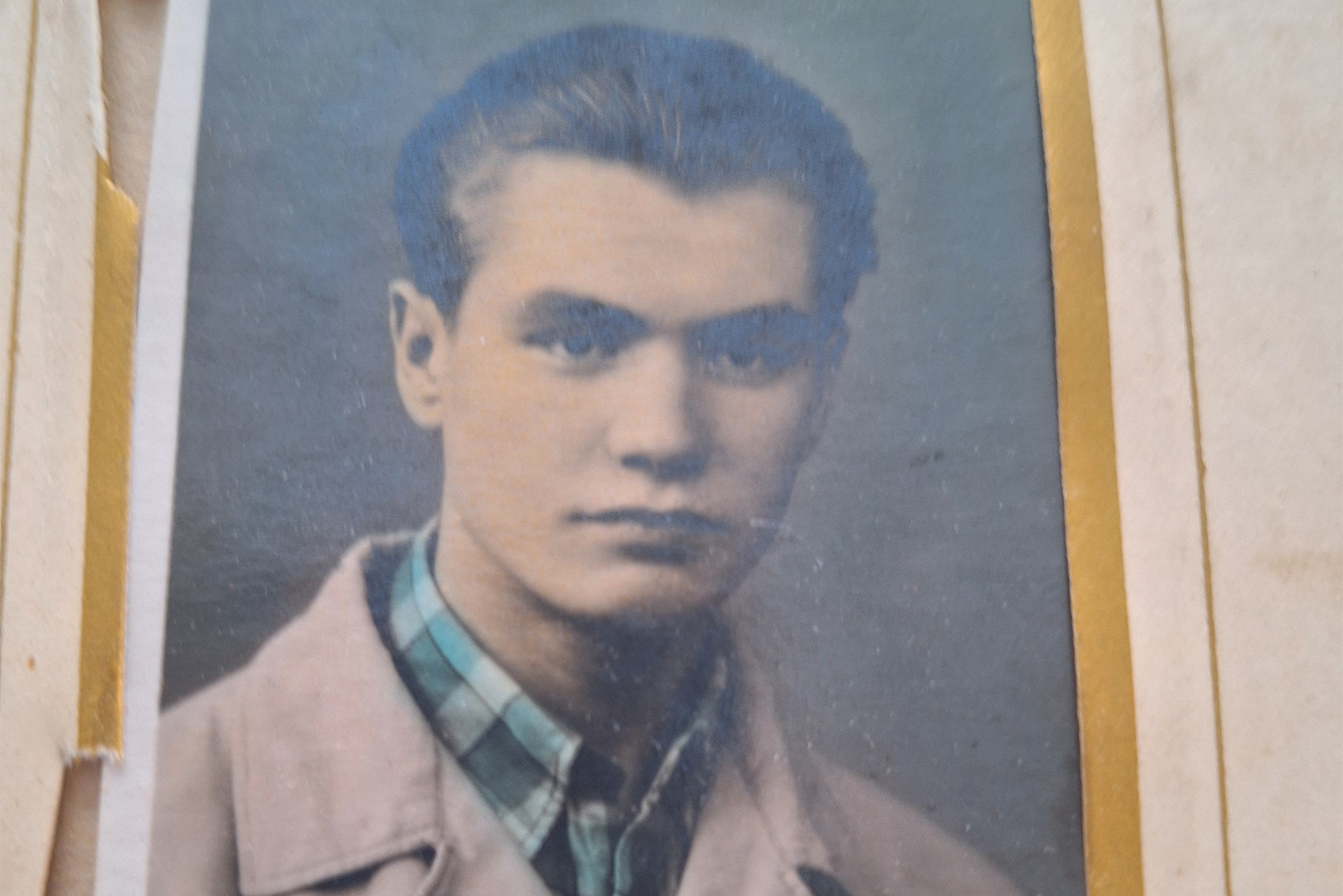 Мой папа приехал в Самару. На этом фото ему 17 лет